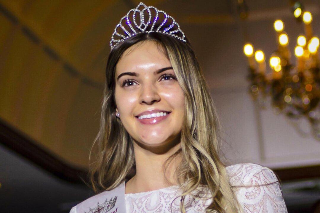 26-Year-Old Dental Nurse Wins World’s First Make-Up-Free Beauty Pageant