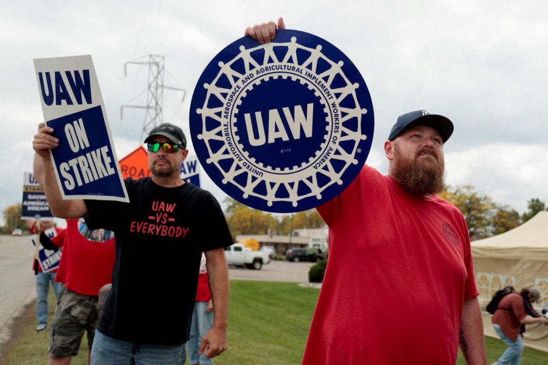 UAW Expands Strike as 6,800 Workers at Stellantis Pickup Truck Plant Walk Out