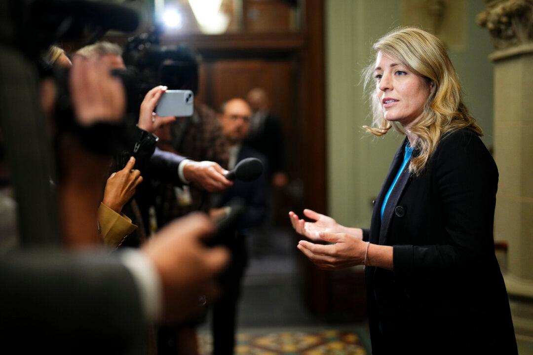 Joly Mum on Canadian Hostages in Gaza, Says Negotiation Team to Be Dispatched