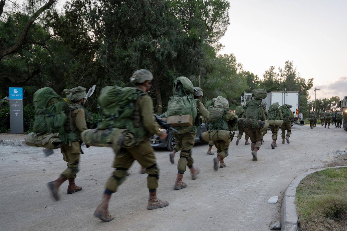 Israel Targets Hamas Tunnels in Gaza, Strikes Focused on Commanders and Senior Officials