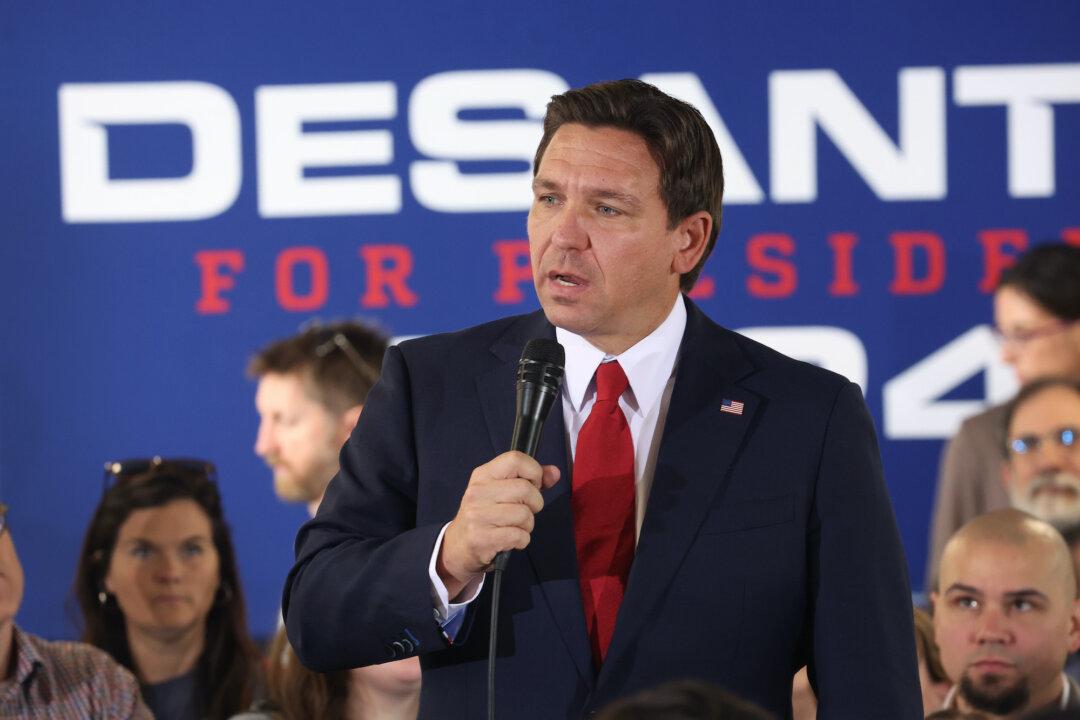 Florida’s DeSantis Promises to Revoke Student Visas of Terrorism Supporters