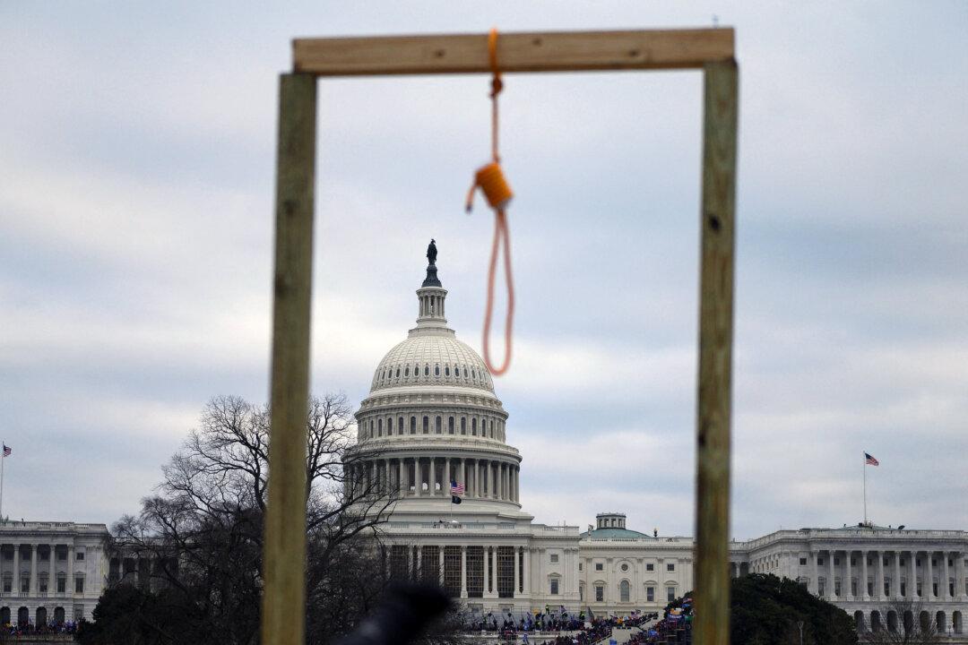 Police Security Video Shows Gallows Being Assembled at Dawn on Jan. 6