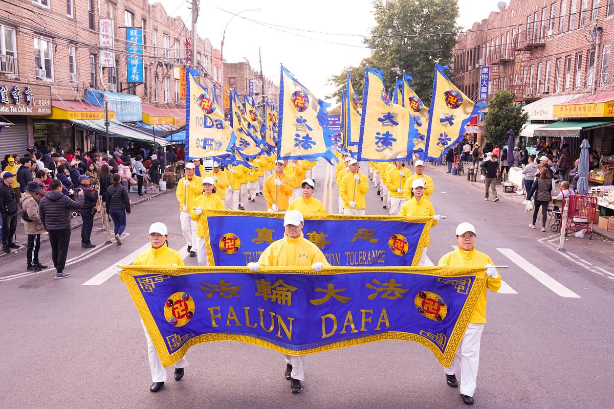 At Falun Gong Parade in Brooklyn, Onlookers Celebrate 420 Million Quitting the Chinese Communist Party