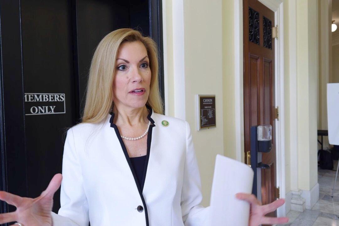 Congresswoman Urges Police to ‘Escape New York and Move to Texas’