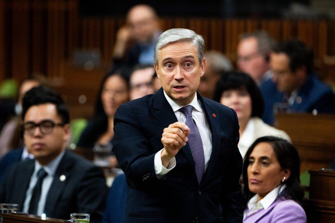 Minister Champagne Defends Not Firing Leadership of Federal Green Fund