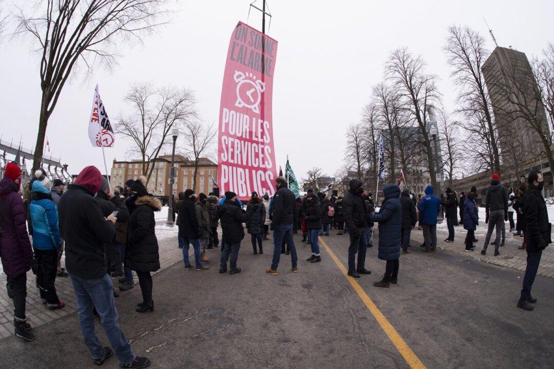 Quebec Labour Unions in Health Care, Education Vote 95 Percent for Strike Mandate