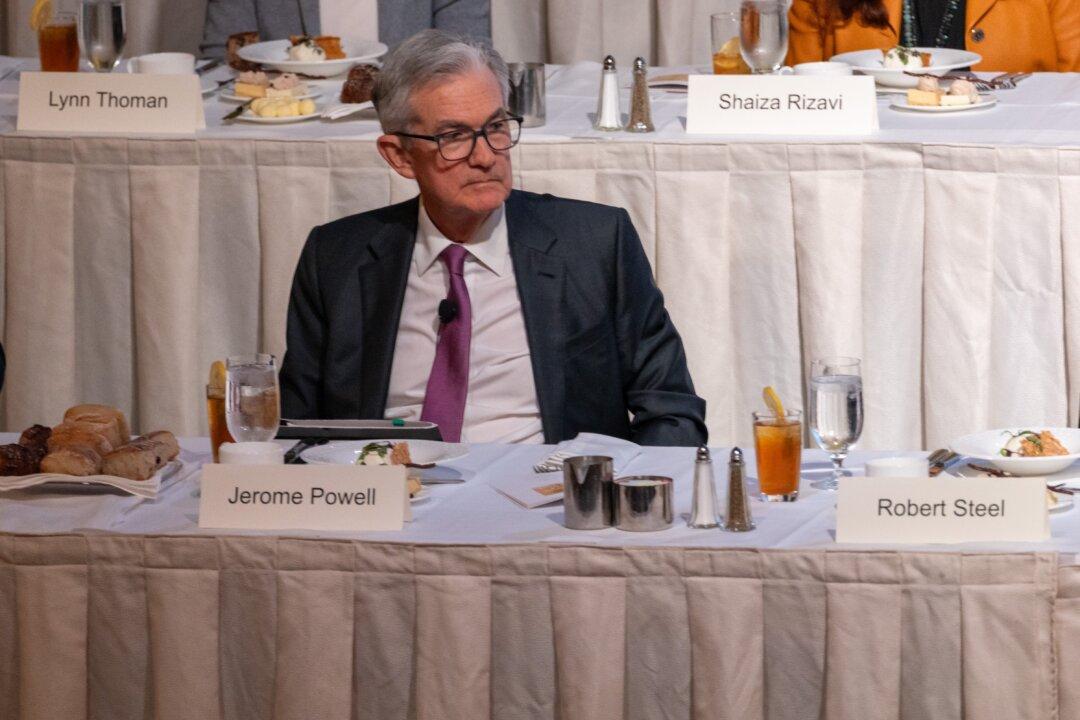 Fed Chair Powell Hints No Rate Hike in November, Leaves Door Open to Tighter Policy