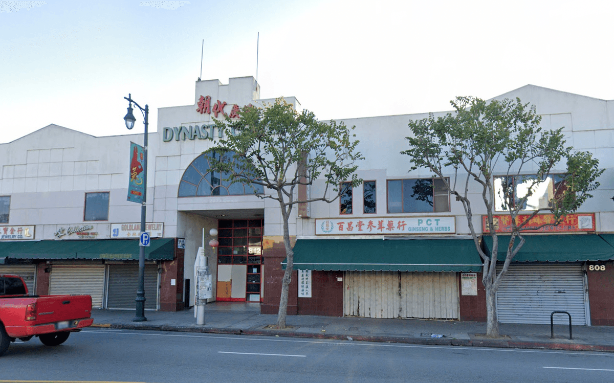 Los Angeles Police Seeking Public’s Help in Chinatown Robbery Investigation
