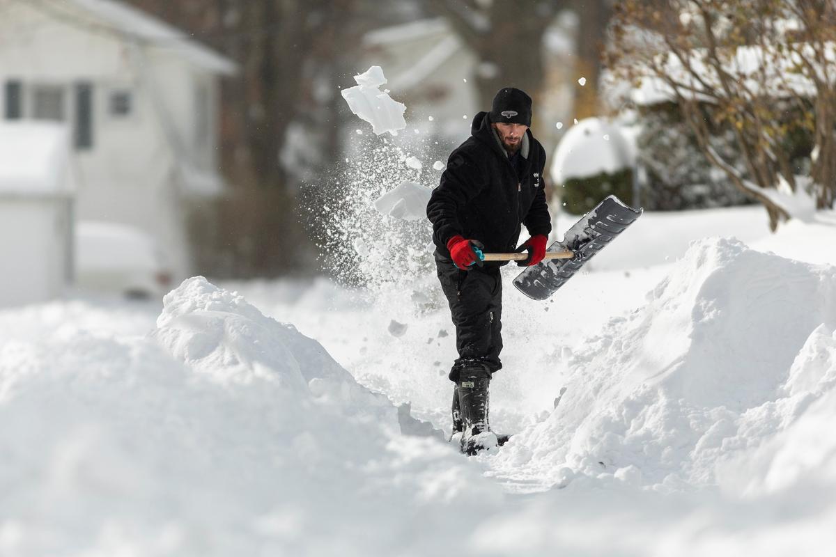 ‘Snow Angels’ Platform Connects Canadians With Elderly in Need of Shovelling Help