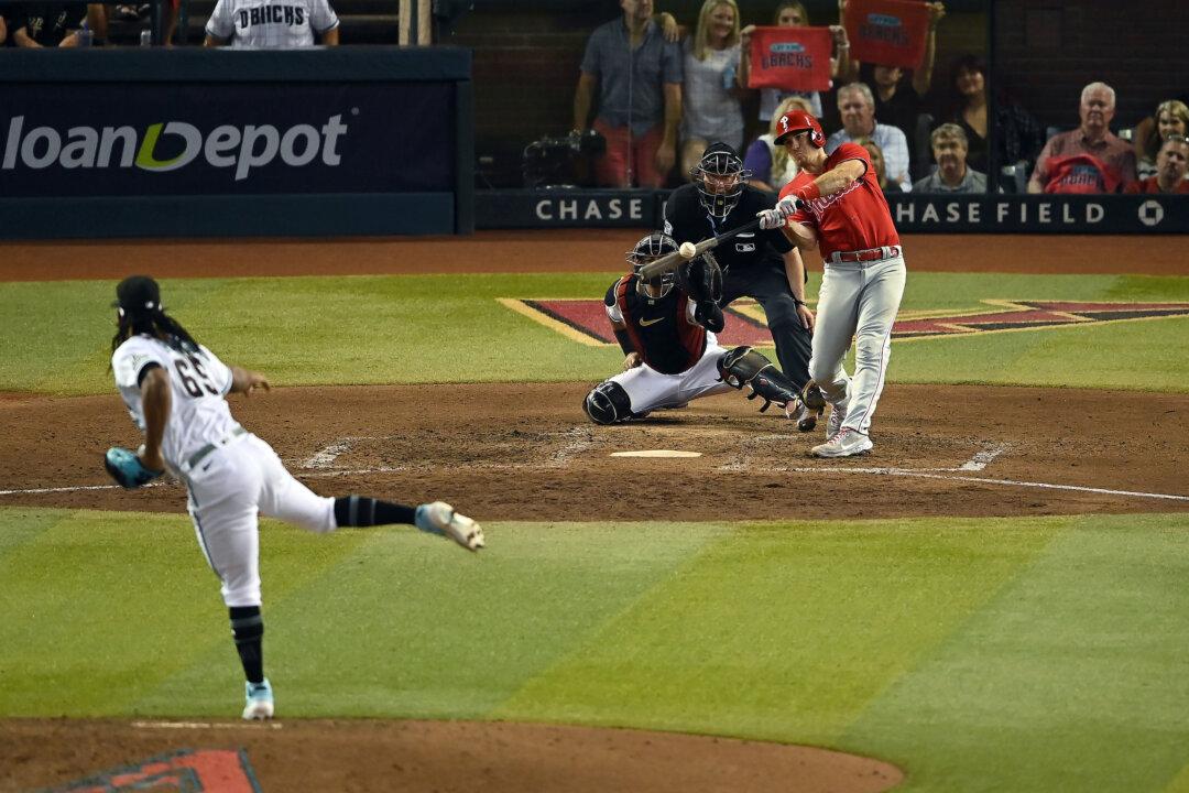 Kyle Schwarber Sets HR Mark, Phillies Down D-backs in Game 5