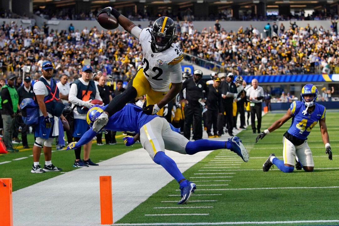 Steelers’ Offense Awakens in Fourth Quarter, Rallies for a 24–17 Victory Over the Rams