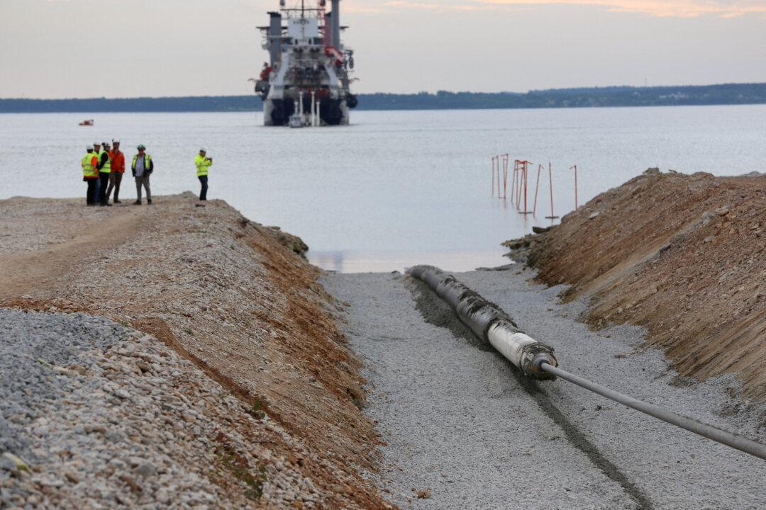 Chinese, Russian Vessels in Vicinity of Baltic Sea Cables at Time of Damage, Tracking Data Show