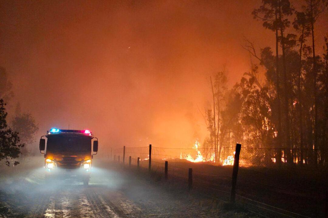 Out of Control Bushfires in Rural Queensland: Residents Lives at Risk, 5 Homes Lost