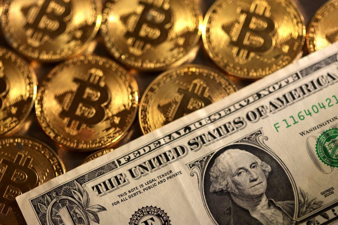 Dollar Steady, Bitcoin Holds Gains Before ETF Approval Deadline