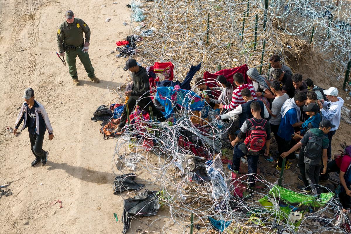 Texas Sues DHS for Cutting Razor Wire Barriers to Let in Illegal Immigrants