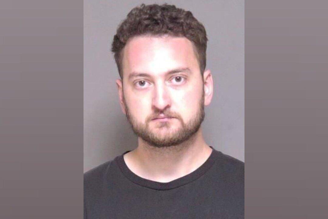 Poison Specialist and Former Medical Resident at Mayo Clinic Is Charged With Poisoning His Wife