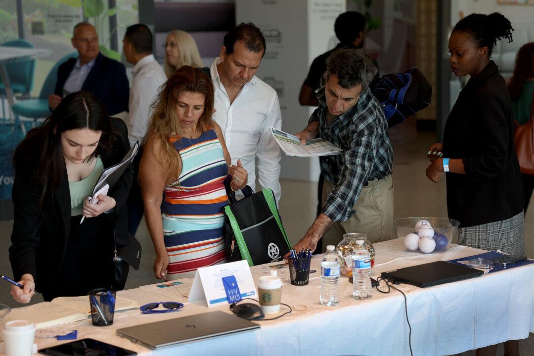 US Job Openings at Lowest Since February 2021, Fall 33 Percent in Past Two Years