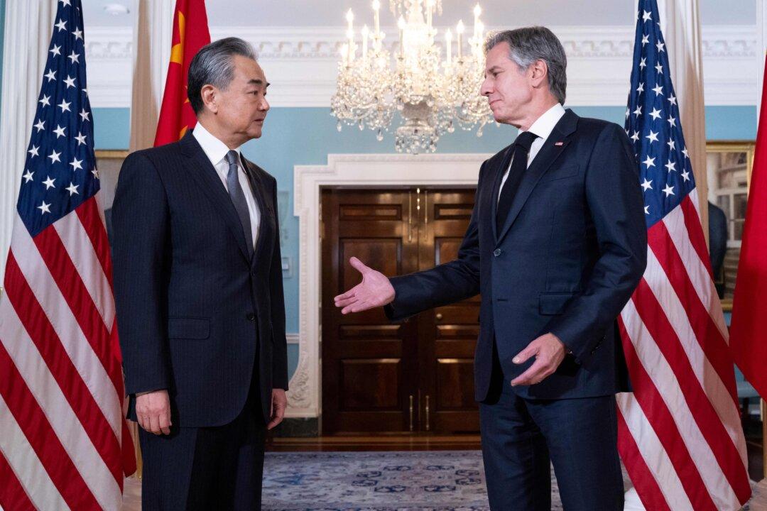 Blinken Welcomes China’s Top Diplomat in Washington as Talks Get Underway