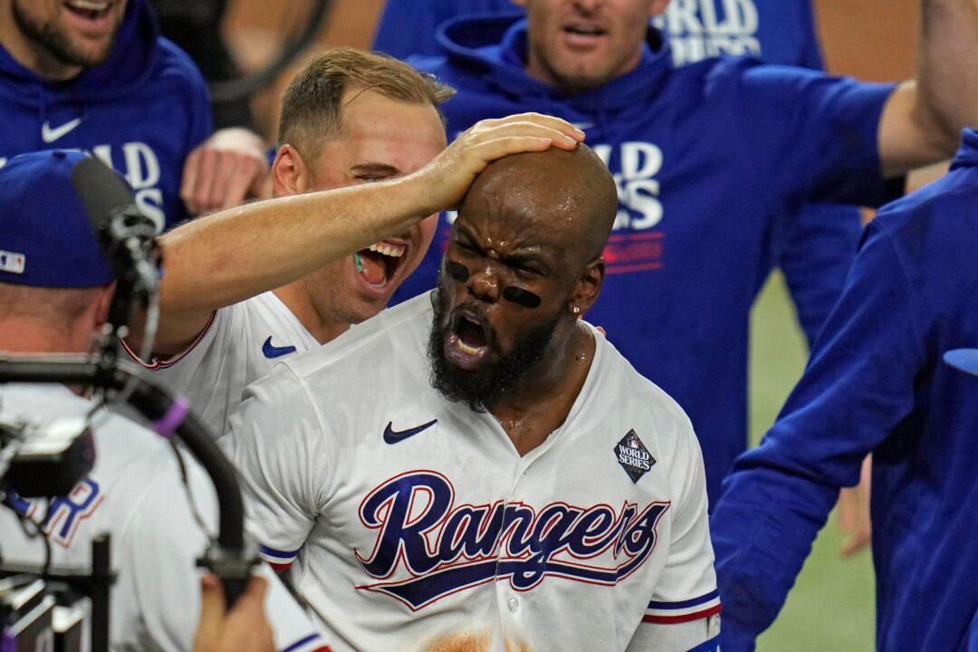 García’s HR in 11th, Seager’s Tying Shot in 9th Rally Rangers Past D-backs 6–5 in Series Opener