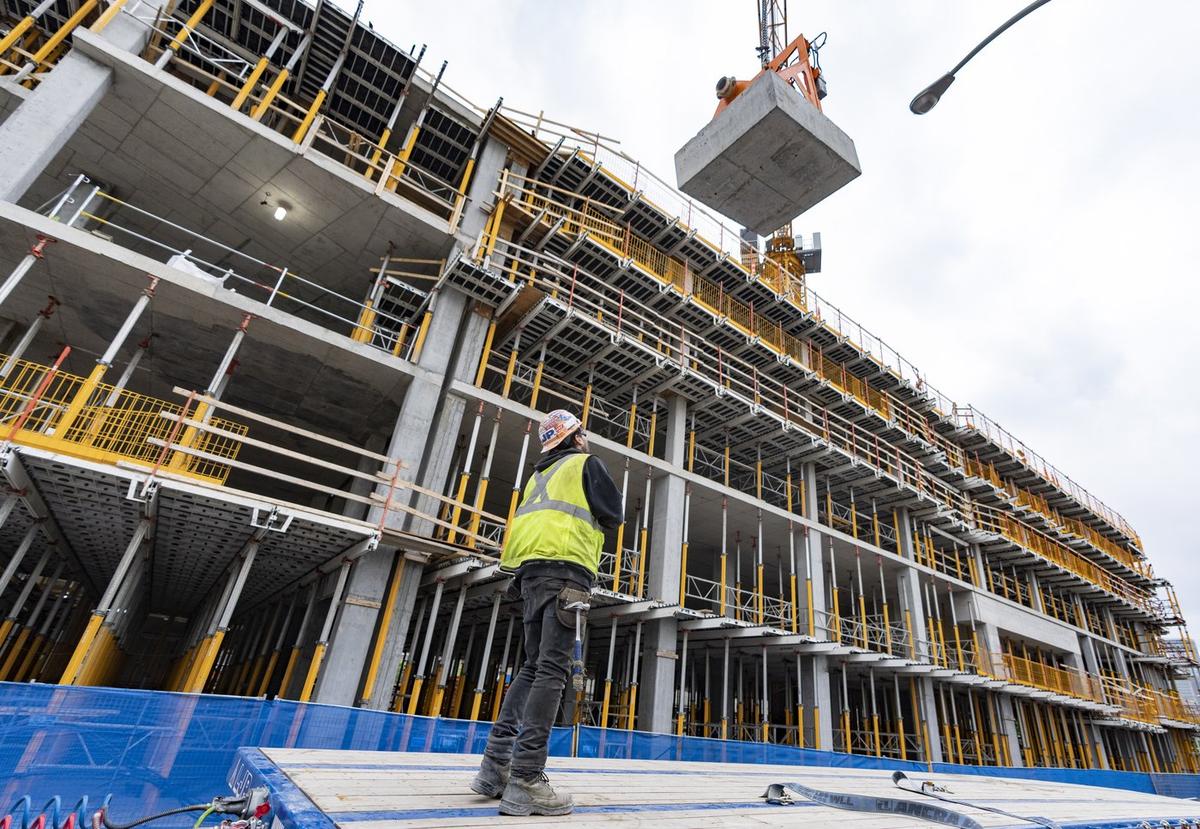 Construction of at Least 25,000 Housing Units Blocked in Quebec: Survey