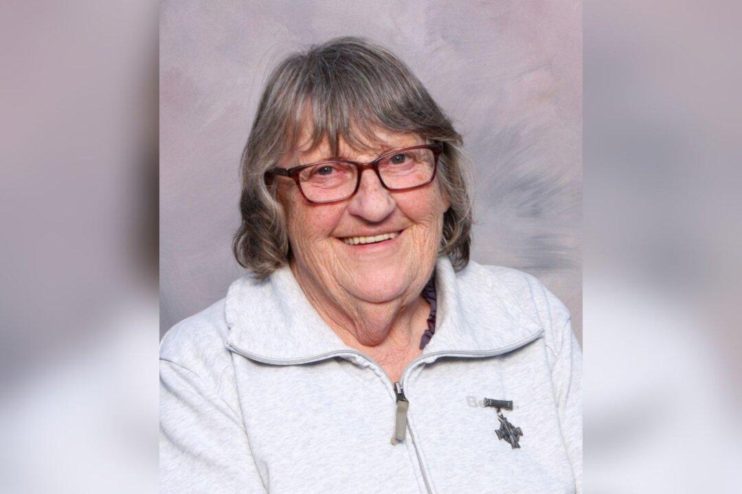 Mother of Peacekeeper Killed in Bosnia Is This Year’s Silver Cross Mother