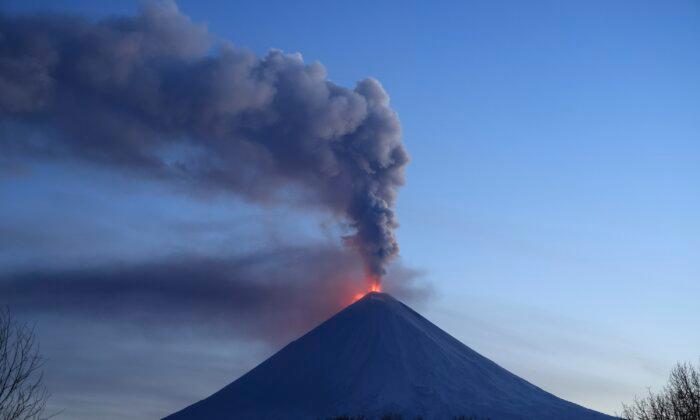 Eruption of Eurasia’s Tallest Active Volcano Sends Ash Columns Above a Russian Peninsula