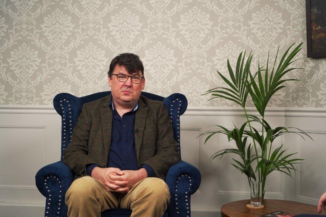 Cancelled Graham Linehan Says Comedy Should Always Question the ‘Prevailing Narrative’