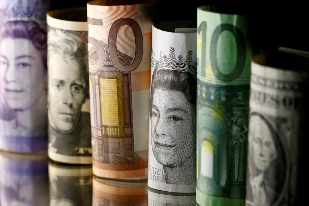 Euro, Pound Set for Biggest Weekly Gains Since July, US Payrolls Loom