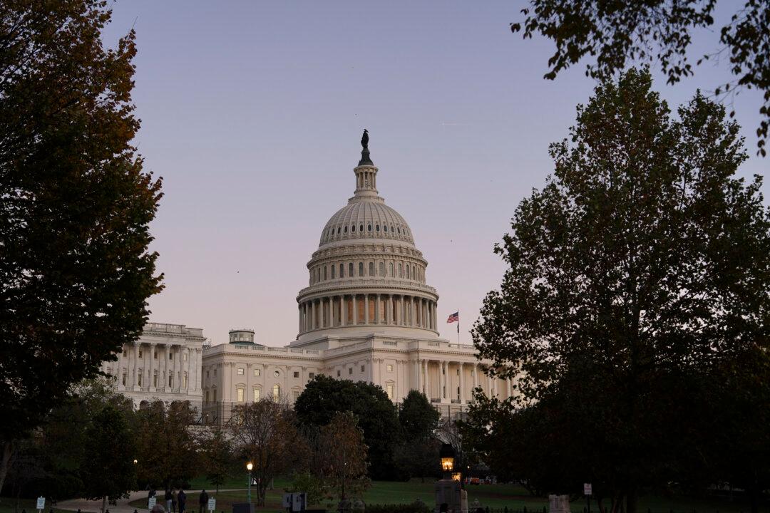 2 Armed Men Arrested After Stolen Car Crashes Into Barricade Near US Capitol
