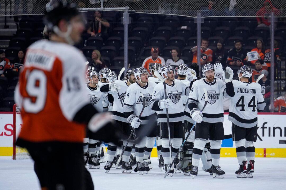 Cam Talbot Makes 24 Saves as Los Angeles Kings Blank Philadelphia Flyers 5–0