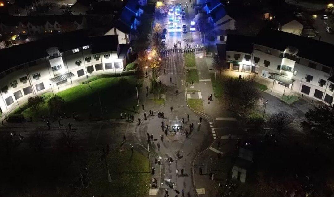 Scots Youths Attack Police With Fireworks in ‘Disgusting’ Bonfire Night Disorder