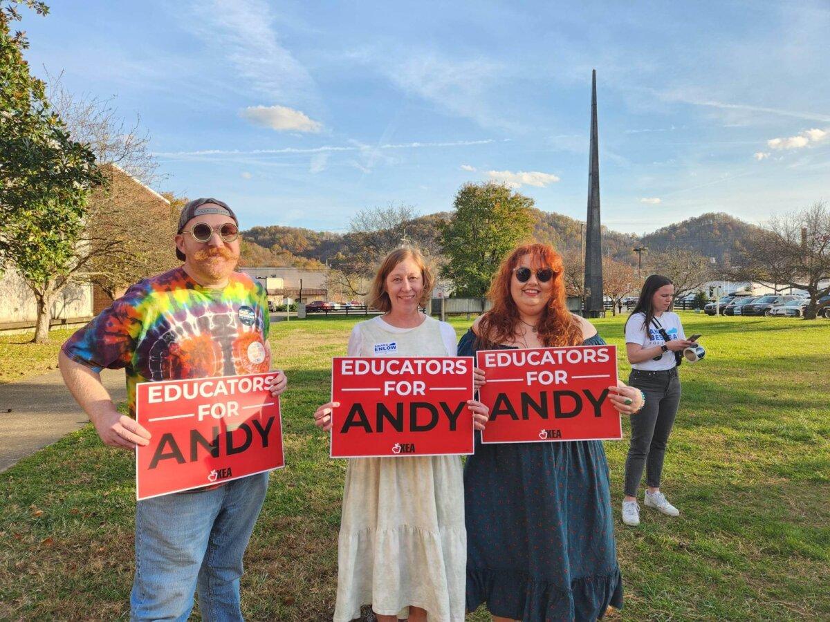 Musician Jeremy Short joins fellow supporters of Gov. Andy Beshear at a rally at Morehead State University on Nov. 6, 2023. (Jeff Louderback/The Epoch Times)