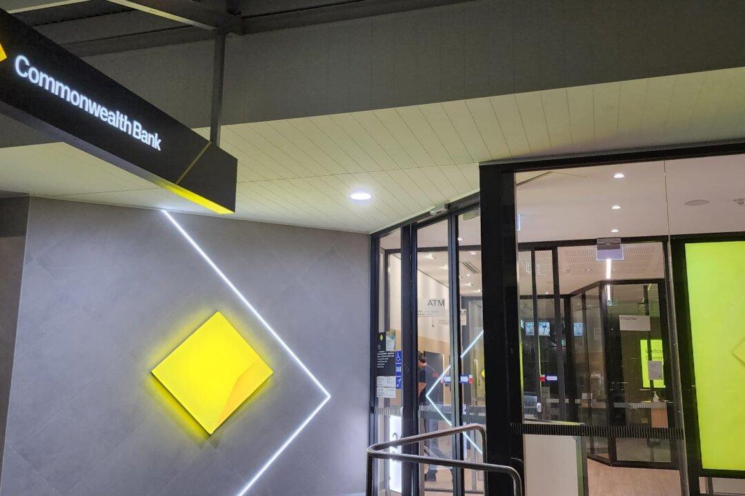 Worker Who Trained Chatbot Then Lost Job to It Confronts Bank Bosses