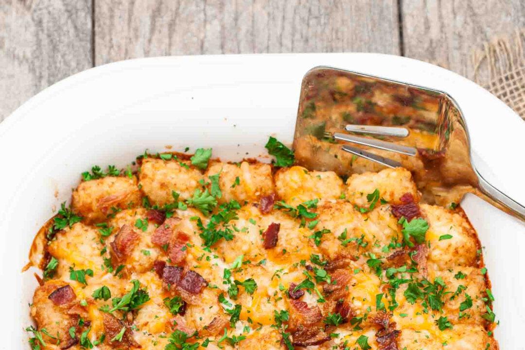 Cheesy Tater Tot Breakfast Casserole