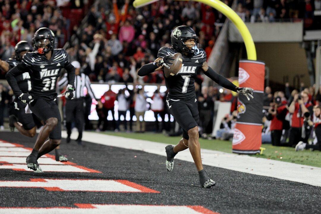 No. 11 Louisville Scores Late TD to Rally Past Virginia