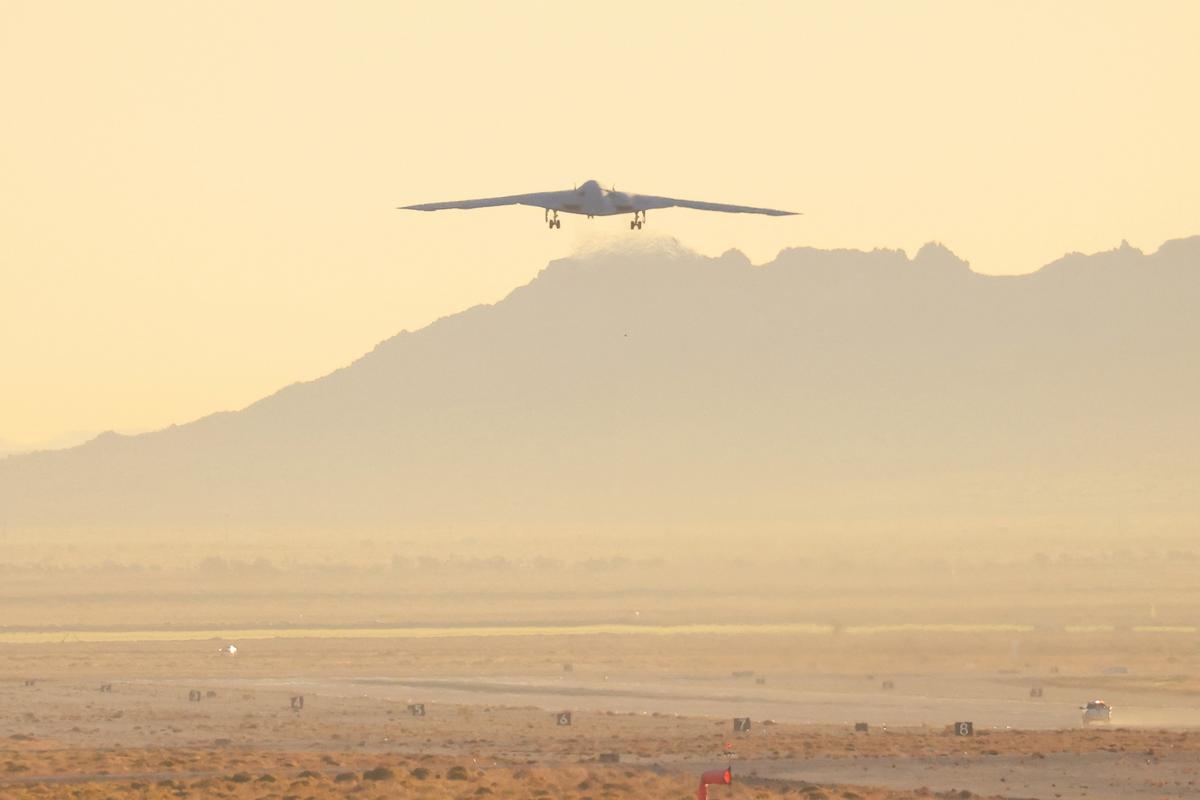 Air Force’s New B-21 Raider ‘Flying Wing’ Bomber Takes First Flight