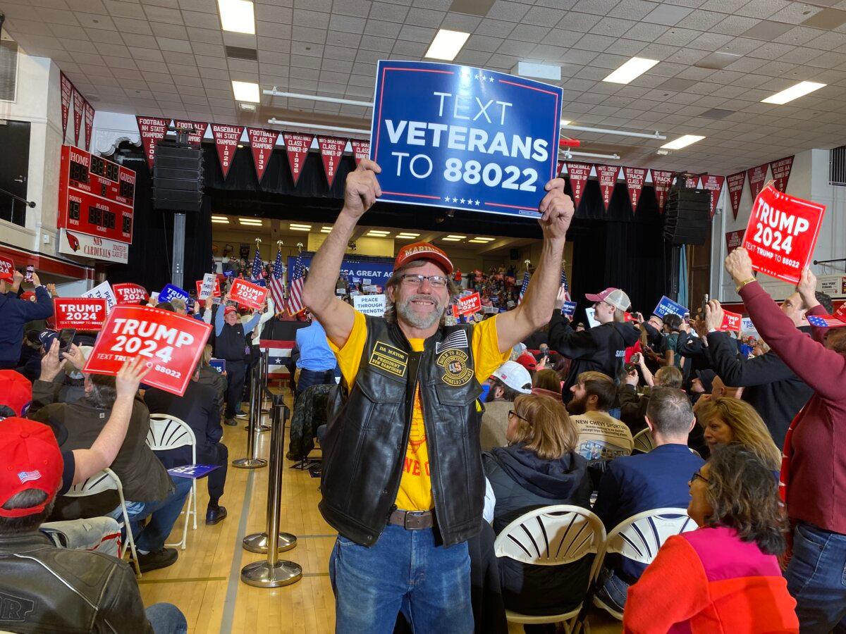 Army veteran Don McCarthy cheers on President Donald Trump at his Veterans Day appearance in Claremont, N.H., on Nov. 11, 2023. (Alice Giordano/The Epoch Times)