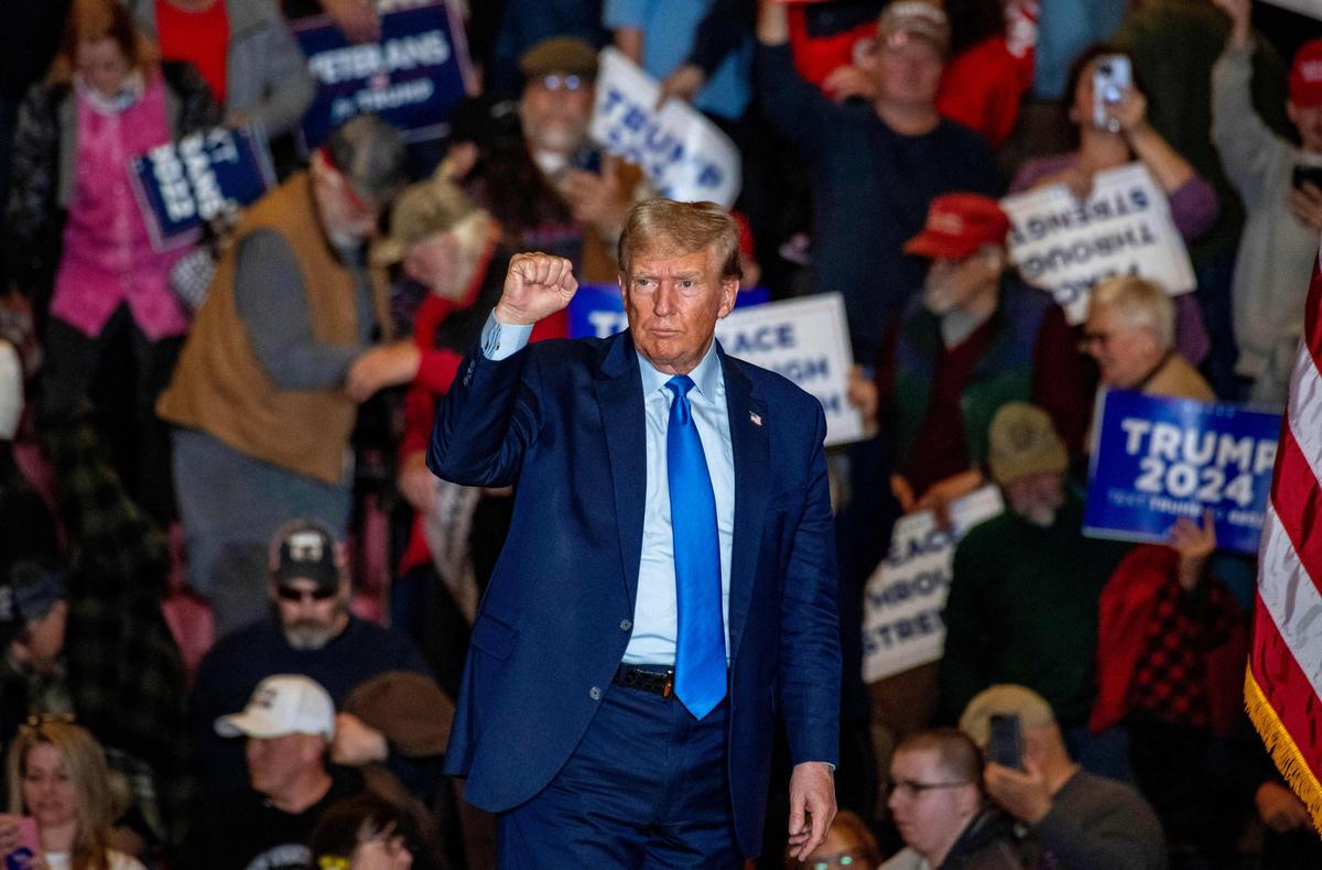 Veterans Flock to See Trump in NH, Agree GOP Leadership Failing Party