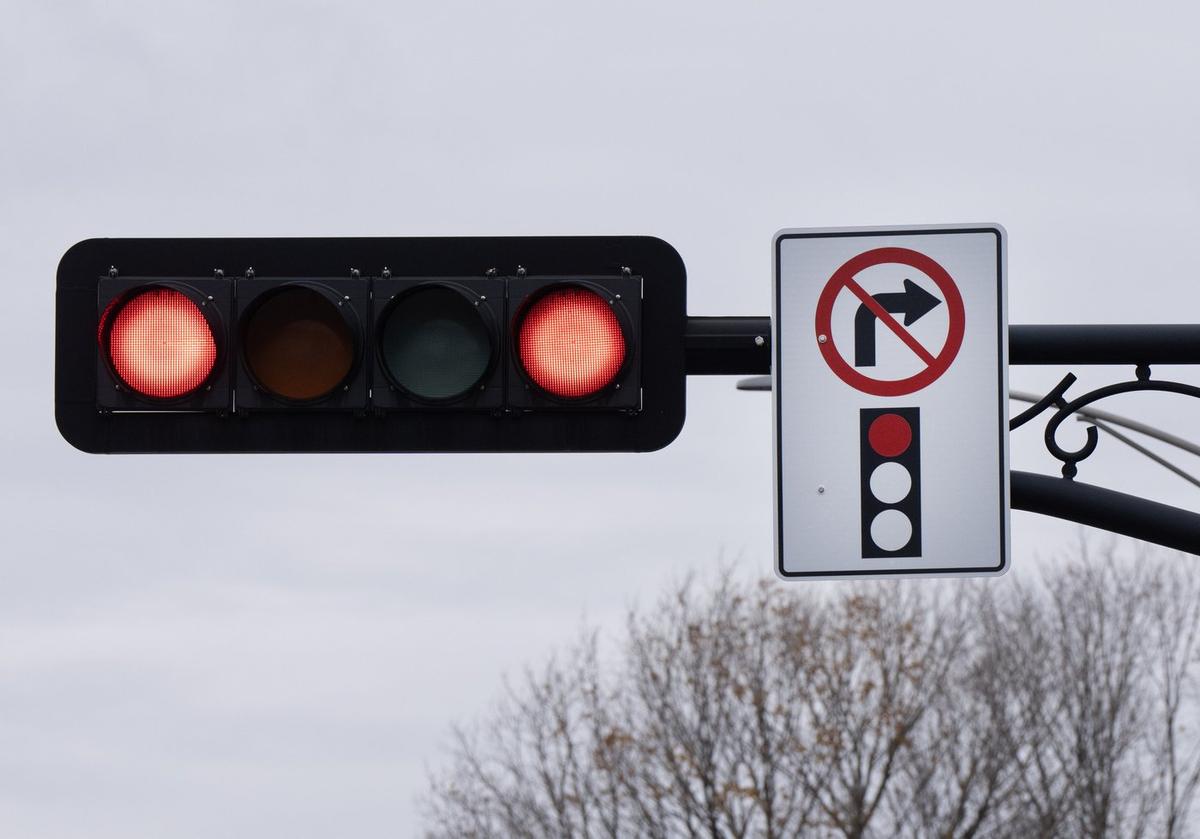 Cities Look to Copy Montreal’s Ban of Right Turns on Red, but Safety Data Lacking