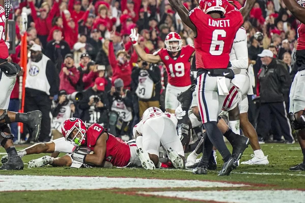 No. 2 Georgia Tops No. 9 Ole Miss, Clinches SEC East Title