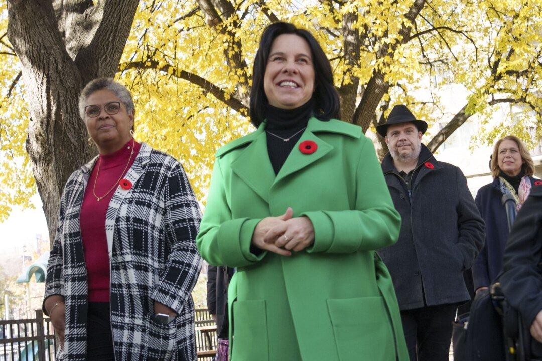 Oysters in Paris: Chair of Montreal’s Executive Committee Steps Down Over Expenses