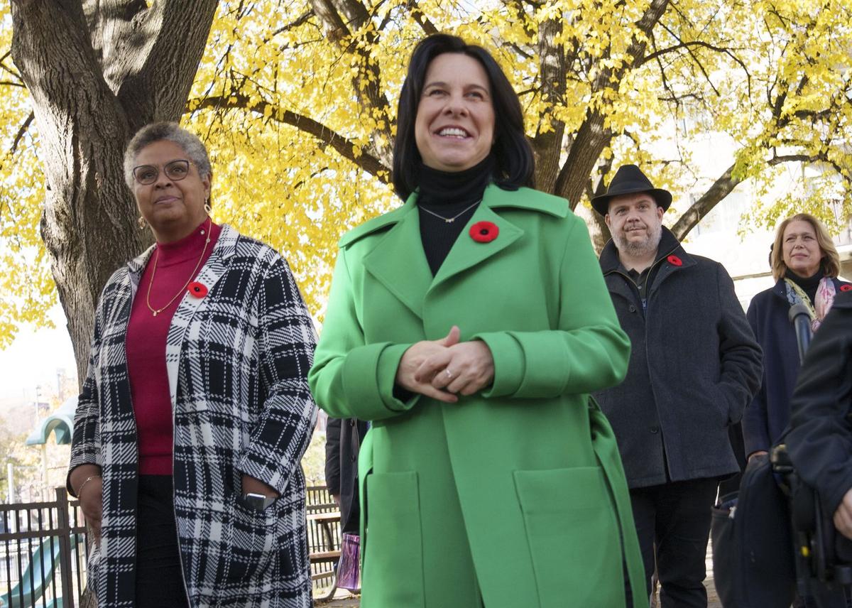 Oysters in Paris: Chair of Montreal’s Executive Committee Steps Down Over Expenses