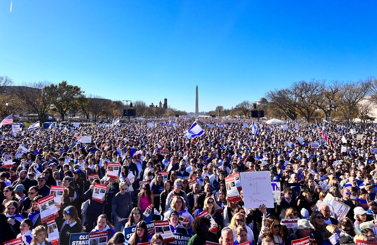 Thousands Rally in Support of Israel in Washington