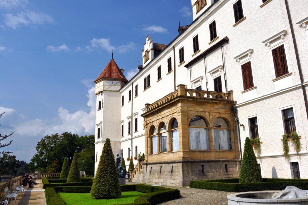 Three Short Trips From Prague Offer Fascinating History