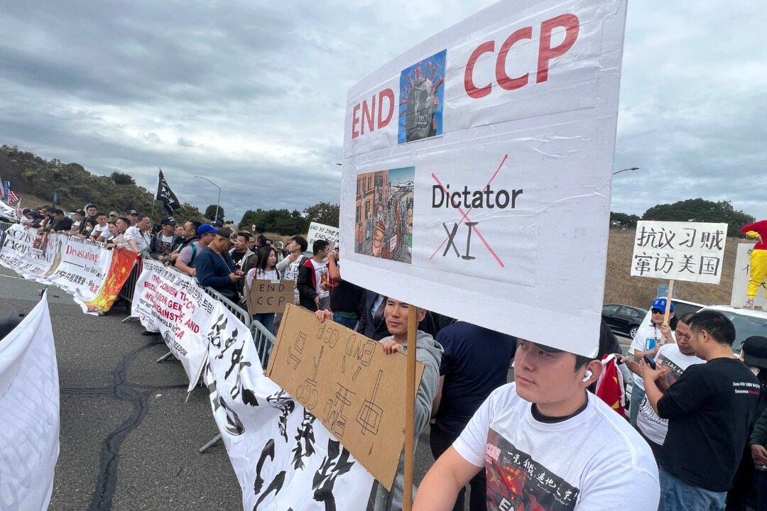 Pro-CCP Members Assaulted at Least 40 Anti-Communist Protesters During APEC, Eyewitness Says