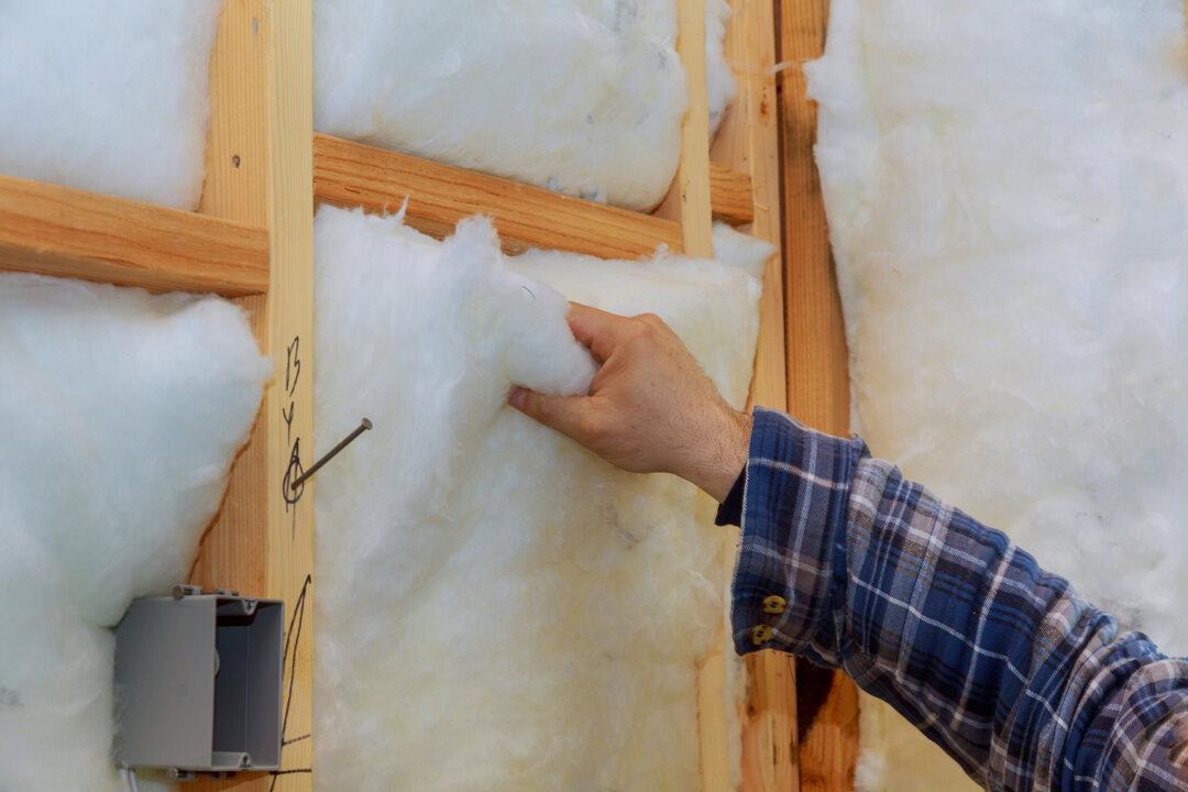 Ask Angi: What Do I Need to Know When Hiring an Insulation Pro?