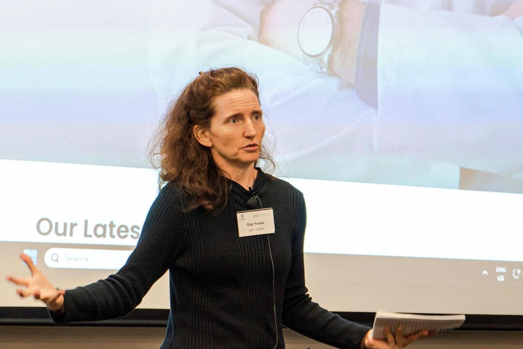 Economics Professor Stresses the Power of Dissenting Voices