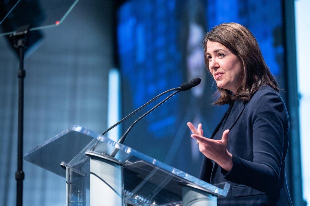 Alberta Premier Smith Calls for Fighting ‘Unfair Chinese Trade Practices’ as US Tariff Looms