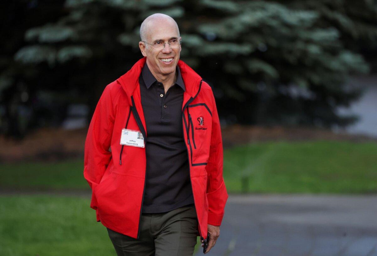 Jeffrey Katzenberg walks to a morning session during the Allen & Company Sun Valley Conference in Sun Valley, Idaho, on July 06, 2022. (Kevin Dietsch/Getty Images)