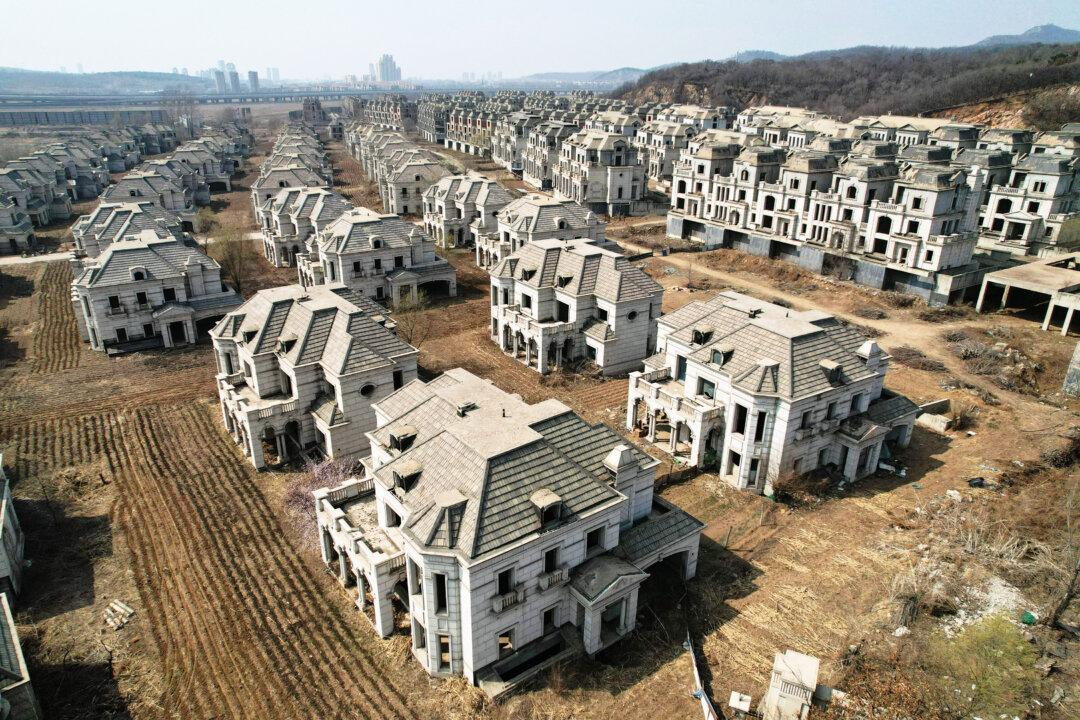 Dissident Economist Reveals Reality Behind China’s Declining GDP